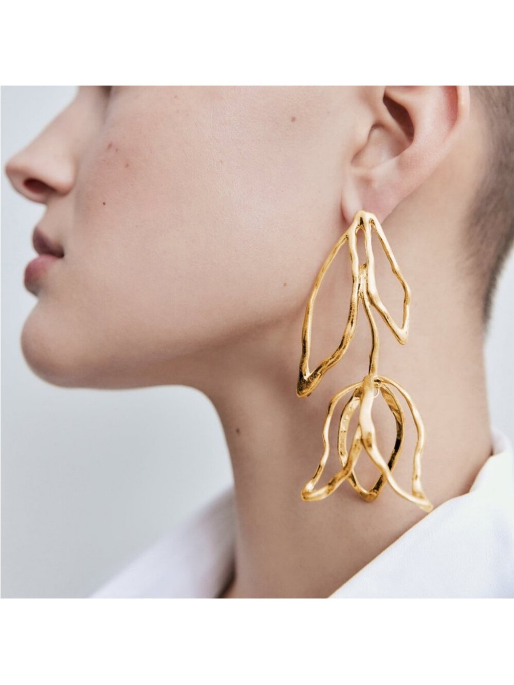 Zara Gold Sculptural Drop Earrings - Women Jewelry